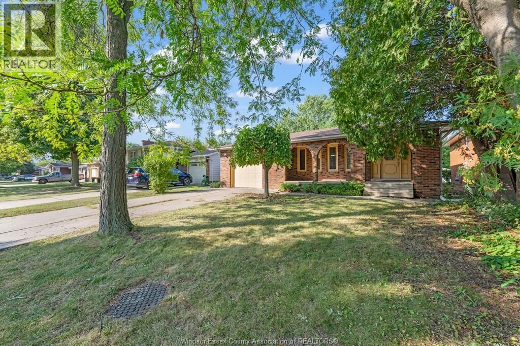 Property Photo:  3003 Regis Avenue  ON N8R 1T7 