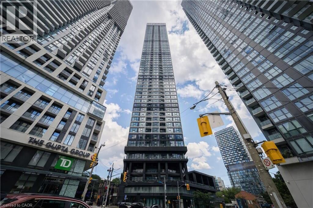 Property Photo: 181 Dundas Street East 807 ON M5A 1Z4