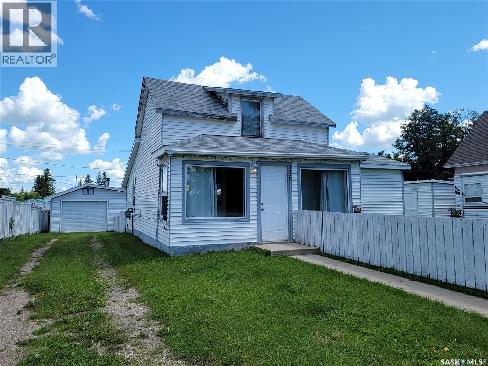 Property Photo: 118 1st Street W SK S0M 2T0