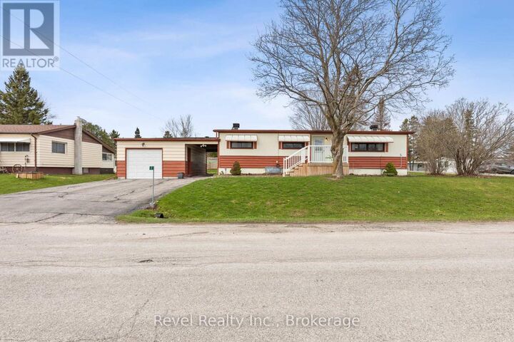 Property Photo: 7 Macal Drive ON K9V 0H5