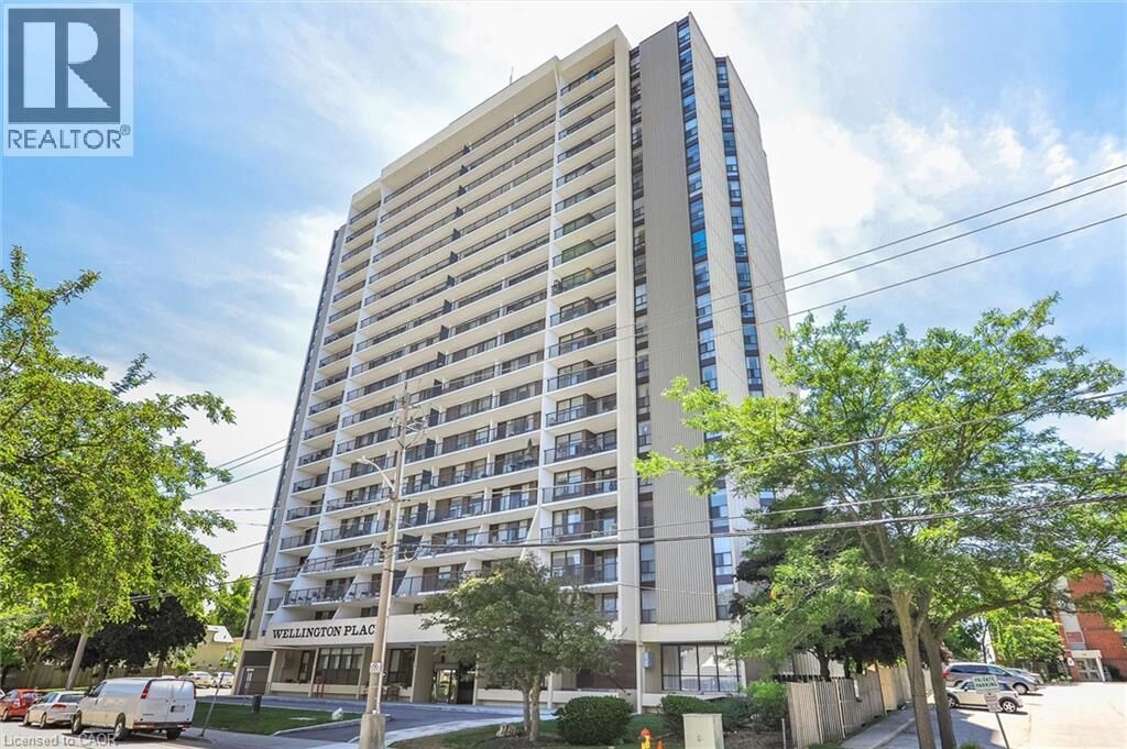 Property Photo:  81 Church Street 1801  ON N2G 4M1 