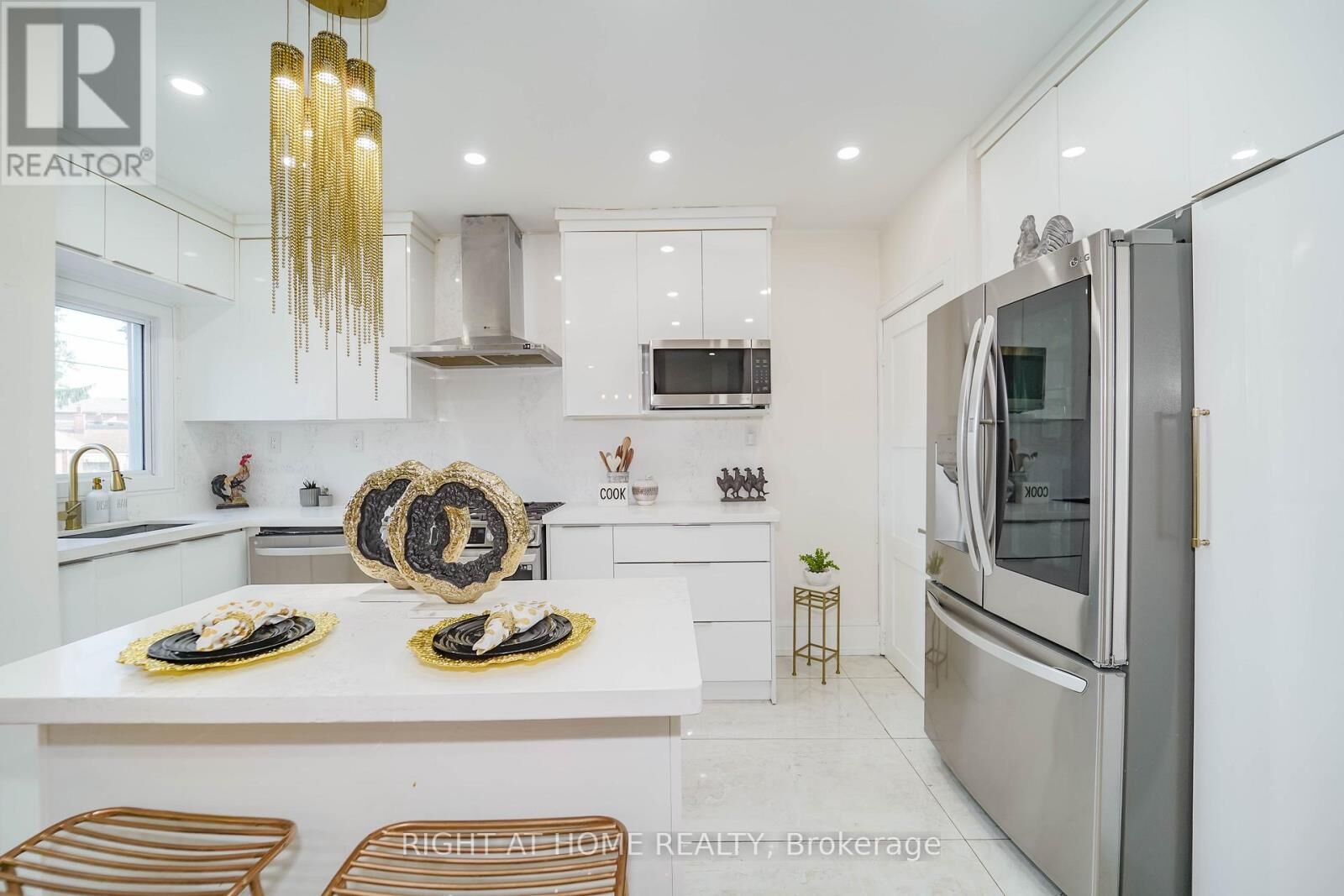 Property Photo: 174 Aylesworth Avenue ON M1N 2J6