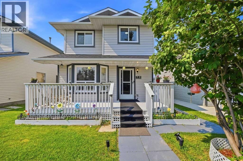 Property Photo:  9 Martindale Crescent Northeast  AB T3J 2W4 