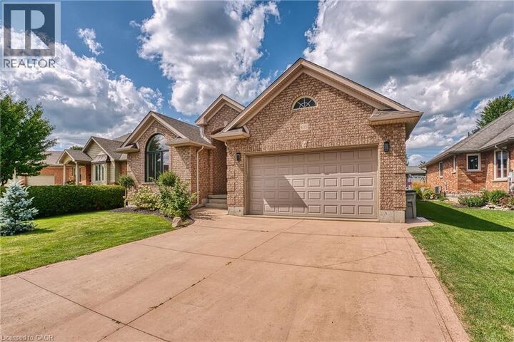 Property Photo: 635 Riverview Drive ON N4W 3T7