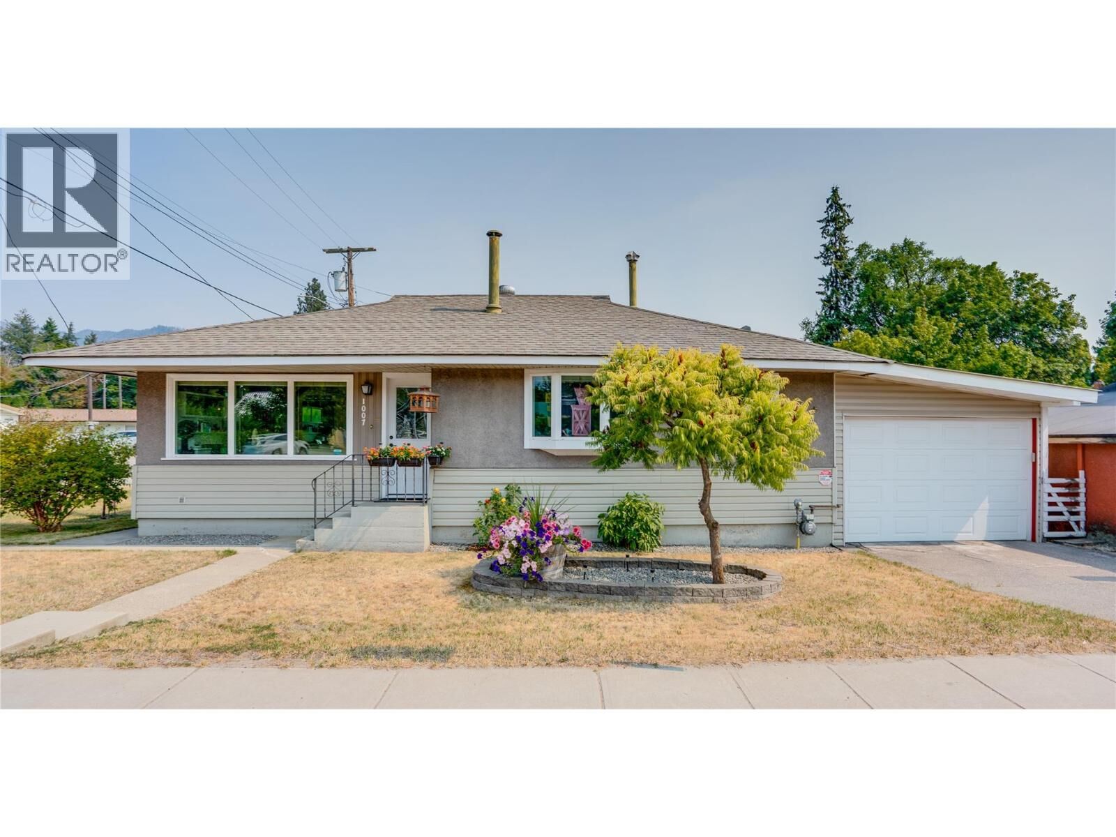 Property Photo:  1007 George Street  BC V0E 1V0 