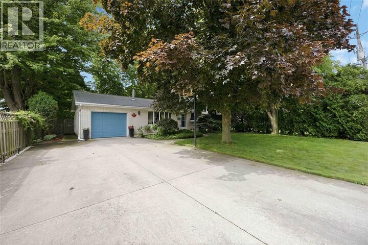 Property Photo:  215 Turnbull Avenue  ON N8A 2N1 