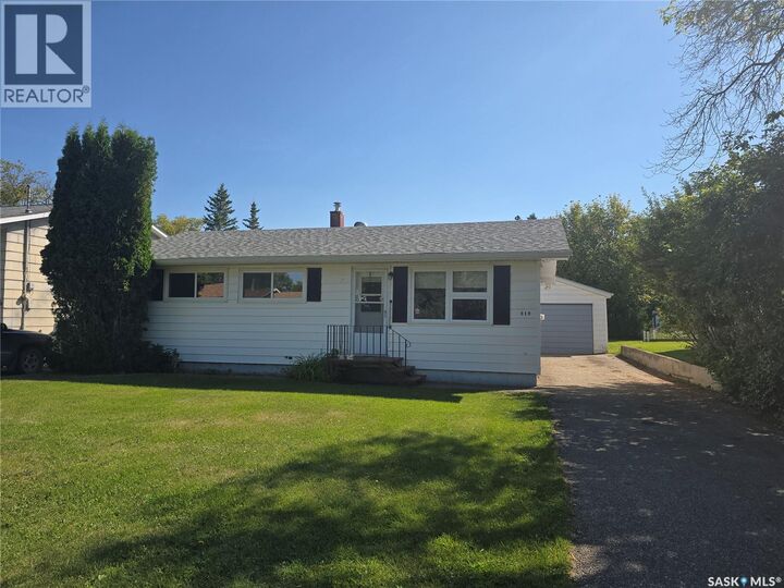 Property Photo: 819 Gambetta Street SK S0G 5C0