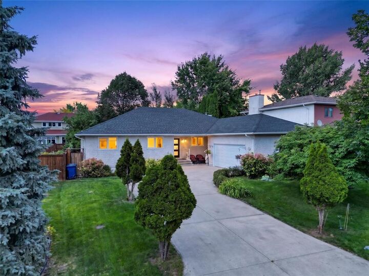 Property Photo: 65 Park Place East MB R2P 1C5