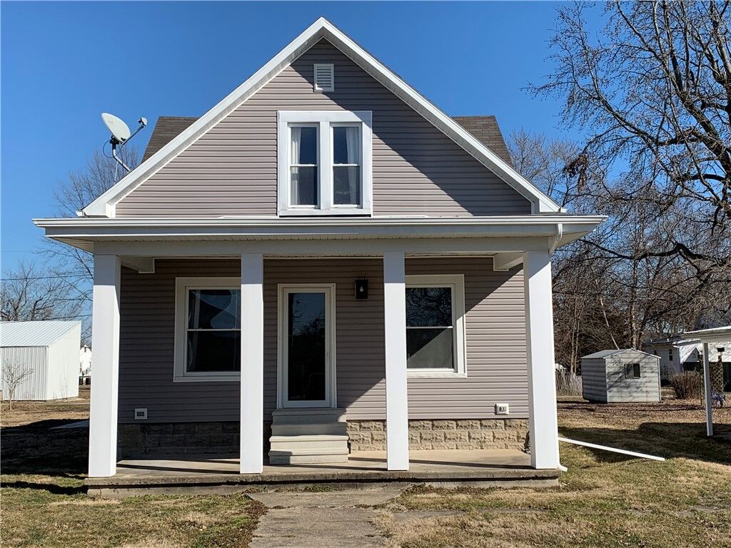 Property Photo: 111 N Edwards Street IL 62411
