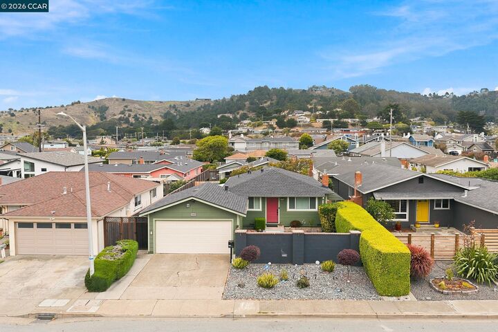 Property Photo:  689 Linda Mar Blvd  CA 94044 
