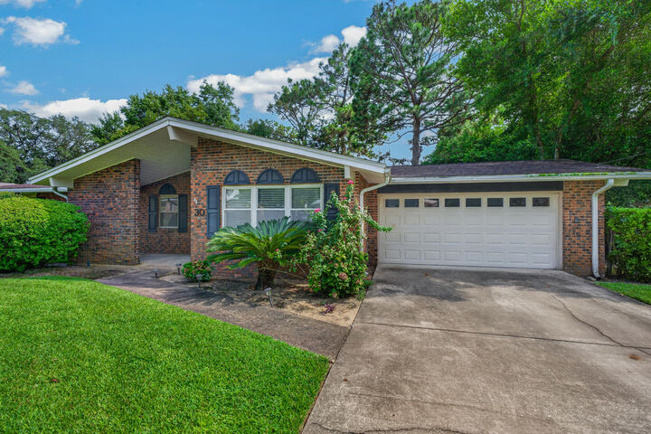 Property Photo: 30 Walnut Avenue FL 32579