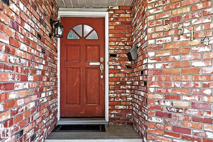 Property Photo:  5814 181 Street NW  AB T6M 1V7 