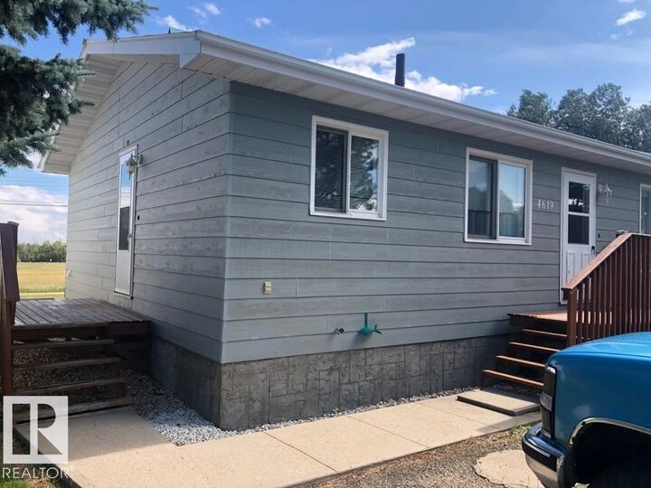 Property Photo:  4619 43 Street  AB T0E 1N0 