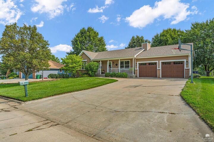 Property Photo: 2705 Candlewood Drive KS 66503