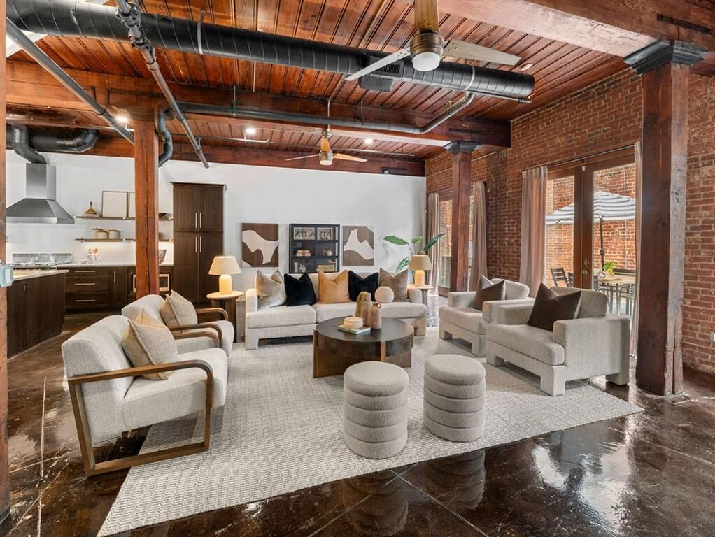 Property Photo: 320 Peters Street SW 10 GA 30313