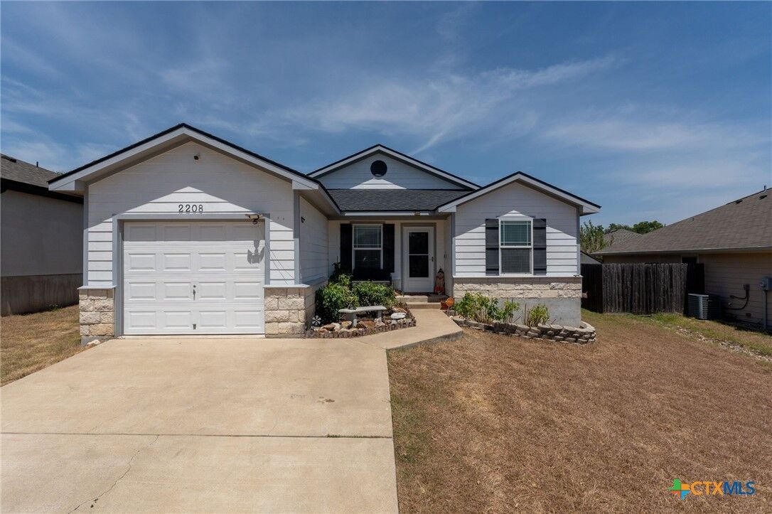 Property Photo: 2208 Stoneham TX 76504