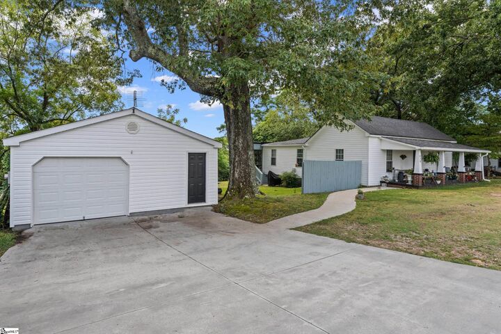 Property Photo: 418 N Norris Drive SC 29657
