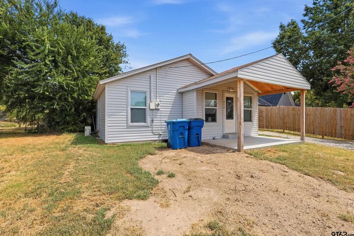 Property Photo: 412 Gibson TX 75494