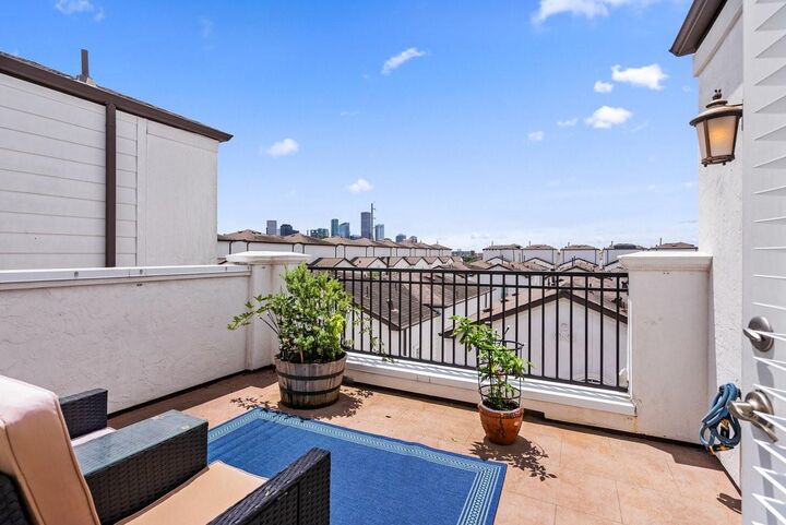 Property Photo:  637 Middle Street  TX 77003 