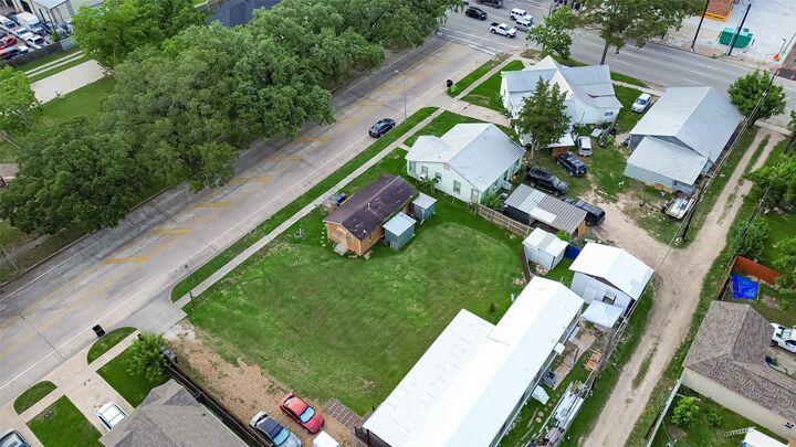 Property Photo: 1113 4th Street TX 77471