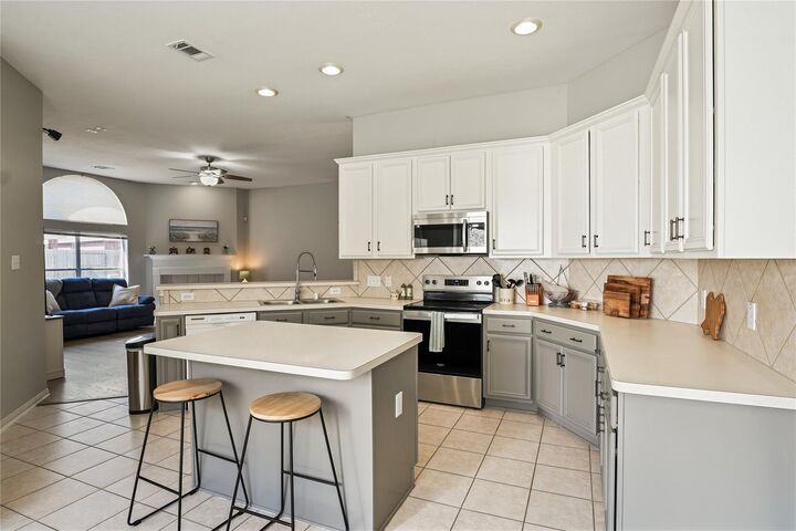 Property Photo: 5710 Shady Hollow Court TX 77583