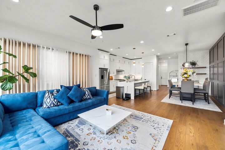 Property Photo:  2411 Hazard Street  TX 77019 