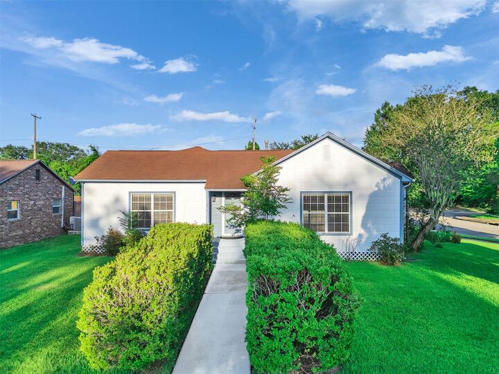 Property Photo: 1212 Layton Street TX 77520