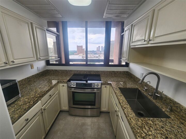 Property Photo:  5150 Hidalgo Street 1403  TX 77056 