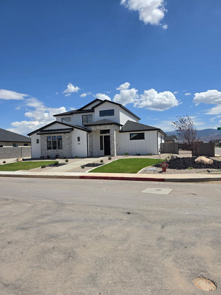 Property Photo: 1030 N Reese St UT 84721
