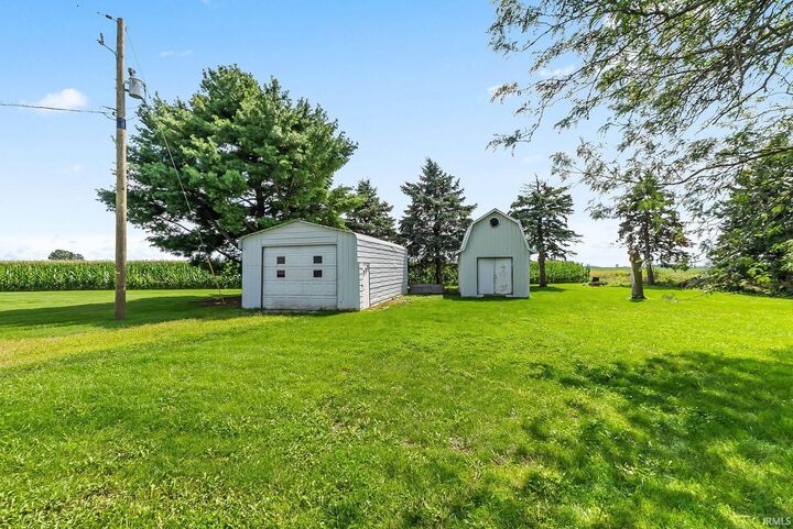 Property Photo:  21722 N State Road 101  IN 46797-9555 
