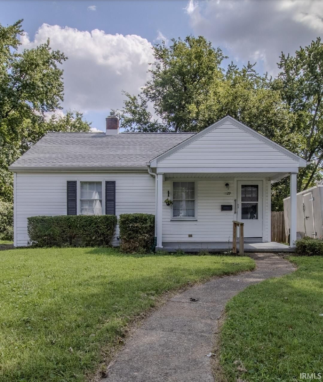 Property Photo: 1129 E Chandler Avenue IN 47714-1834
