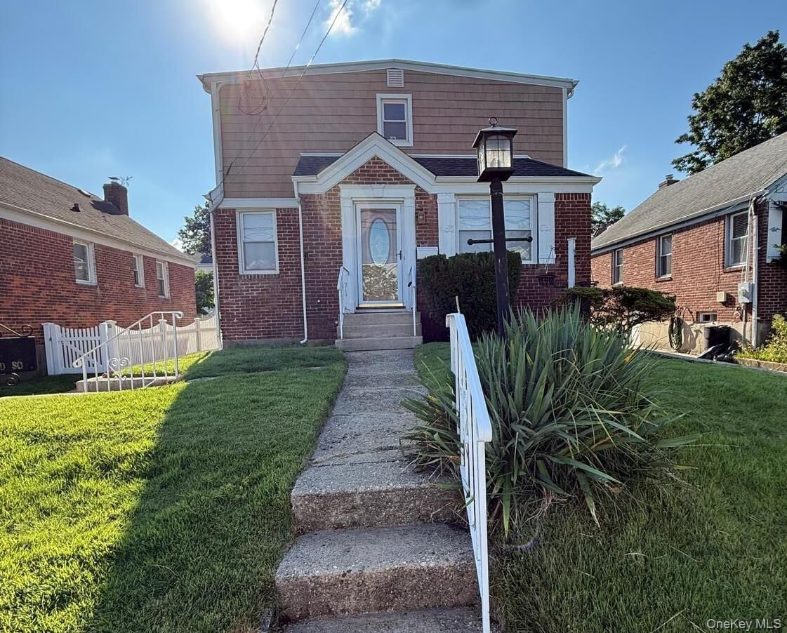 Property Photo:  253 Kensington Road  NY 11530 