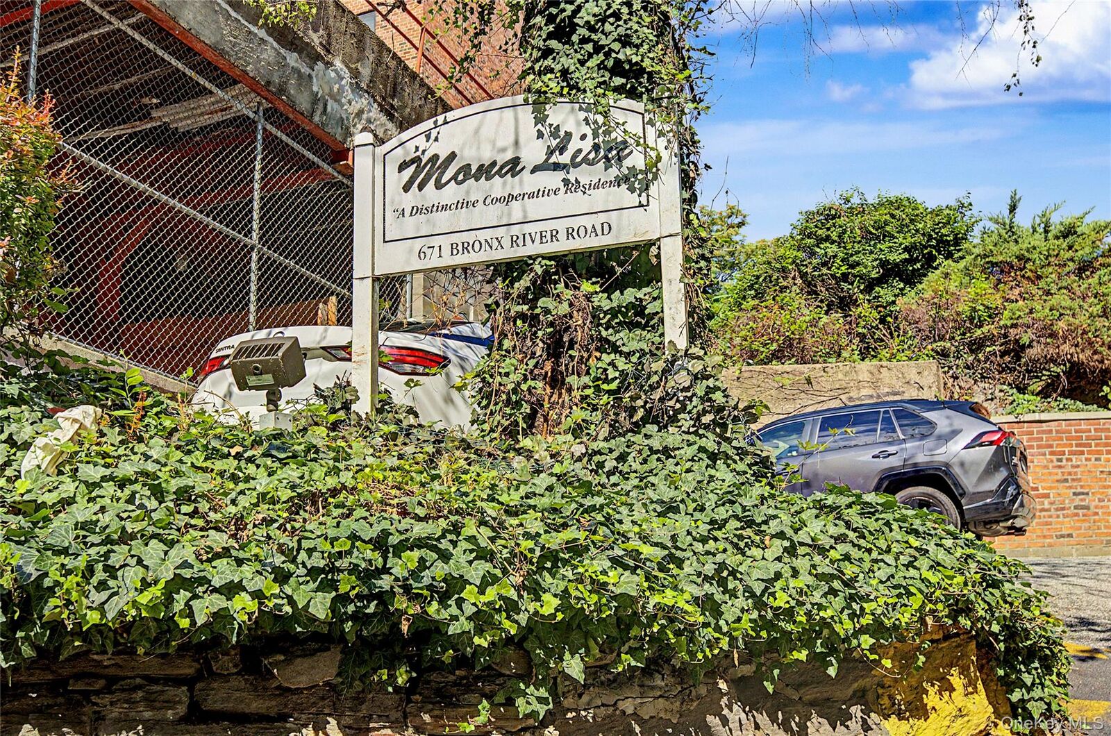 Property Photo:  671 Bronx River Road 6K  NY 10704 