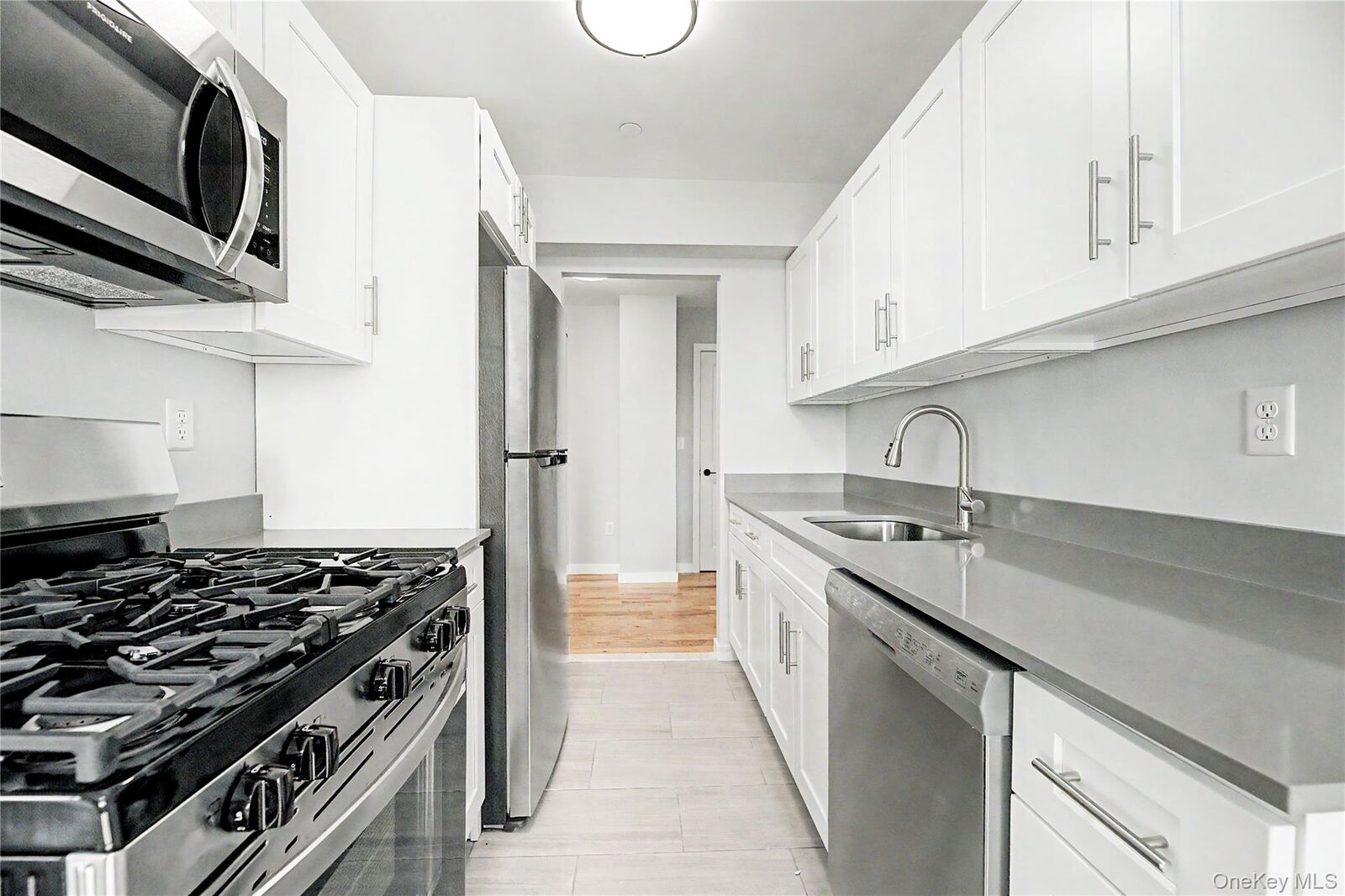 Property Photo:  671 Bronx River Road 6K  NY 10704 