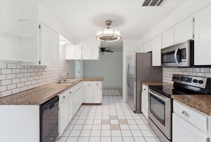 Property Photo: 518 S Adams Street FL 34465