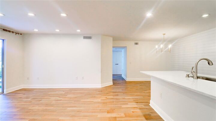 Property Photo:  9481 Highland Oak Drive 1001  FL 33647 