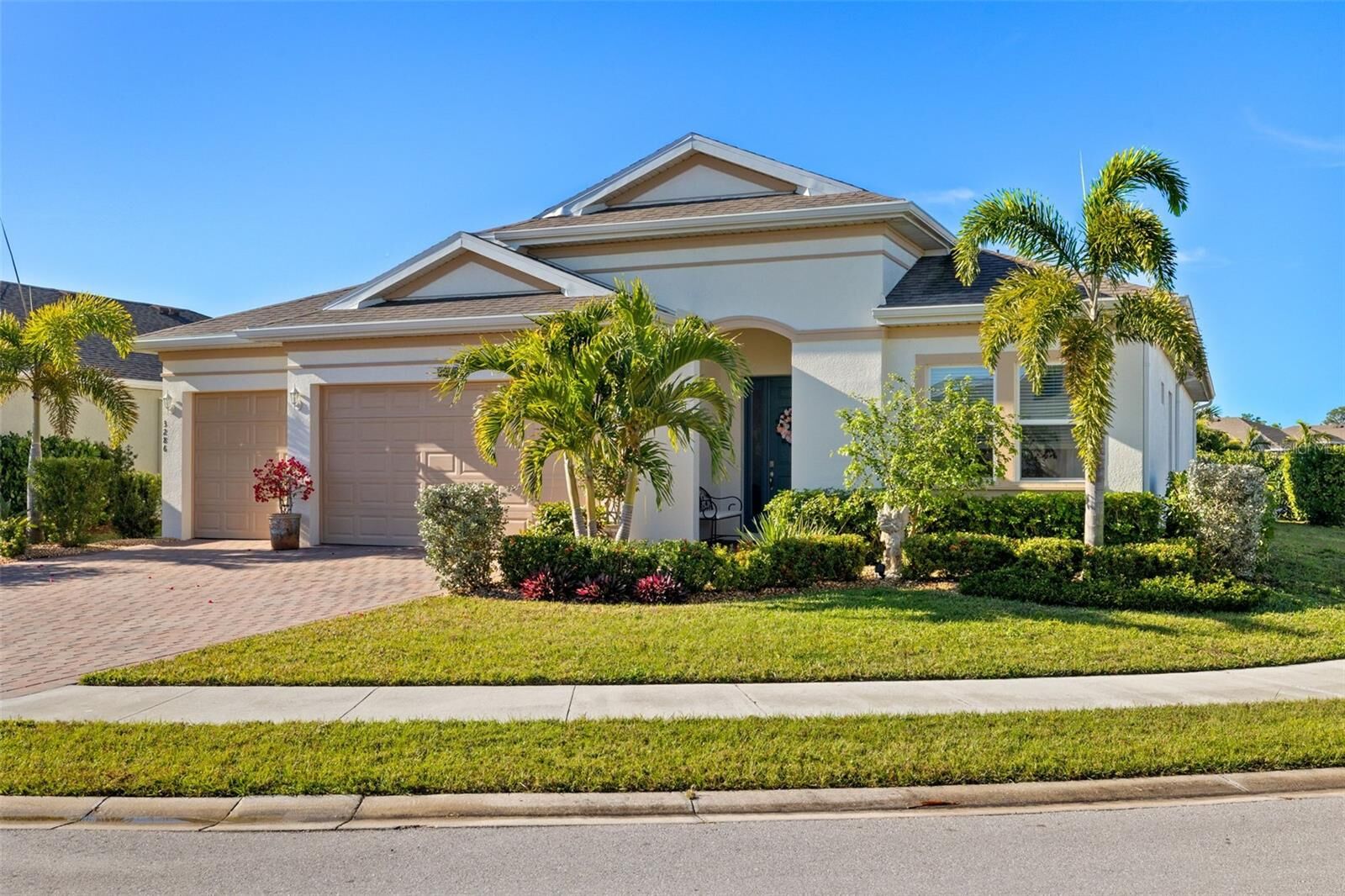 Property Photo:  3286 Baravaldo Circle  FL 33909 