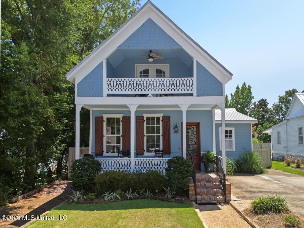 Property Photo:  910 Calhoun Street  MS 39564 