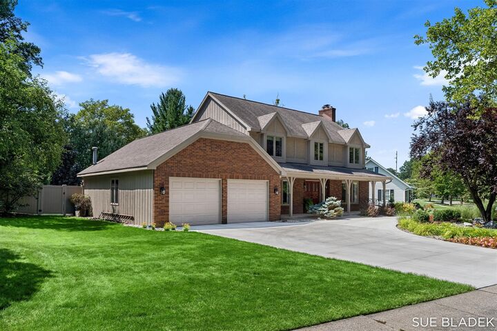 Property Photo:  152 Sorrento Drive  MI 49423-6618 