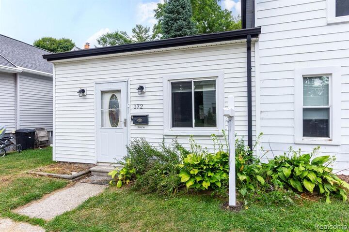 Property Photo: 172 Higgins Street MI 48446 2235