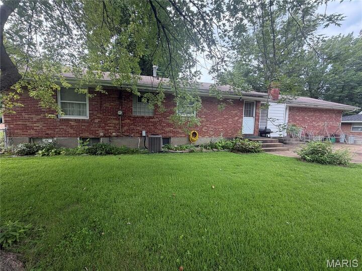Property Photo: 19 Forest Home Court MO 63137