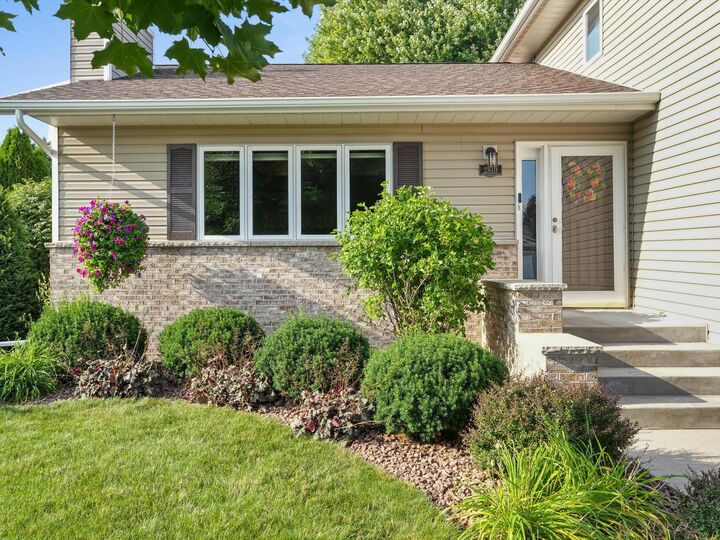 Property Photo: 2810 44th St WI 54241