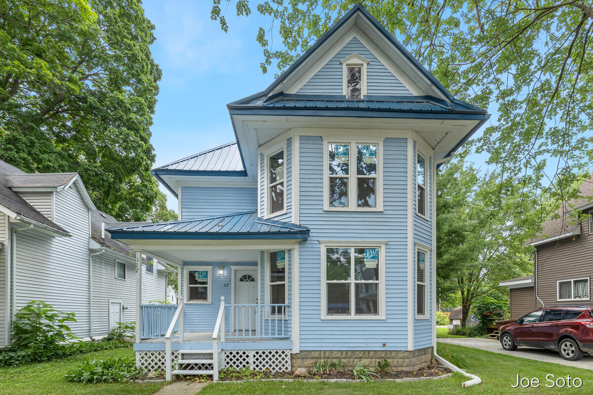 Property Photo: 117 E Wright Avenue MI 48883