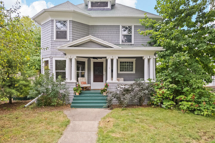 Property Photo:  204 Edgewood Street  MI 49201 