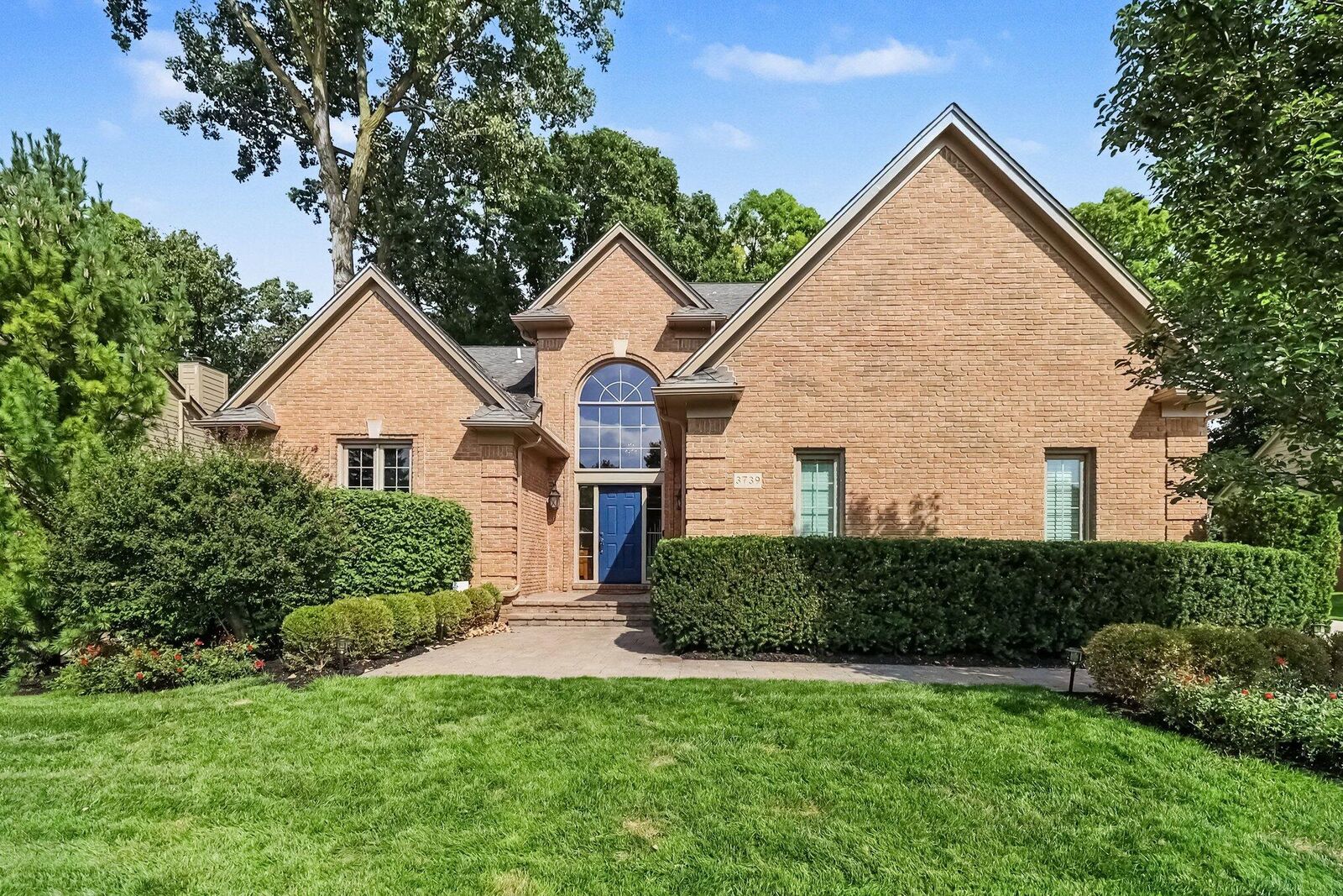 Property Photo: 3739 Warwick Drive MI 48309