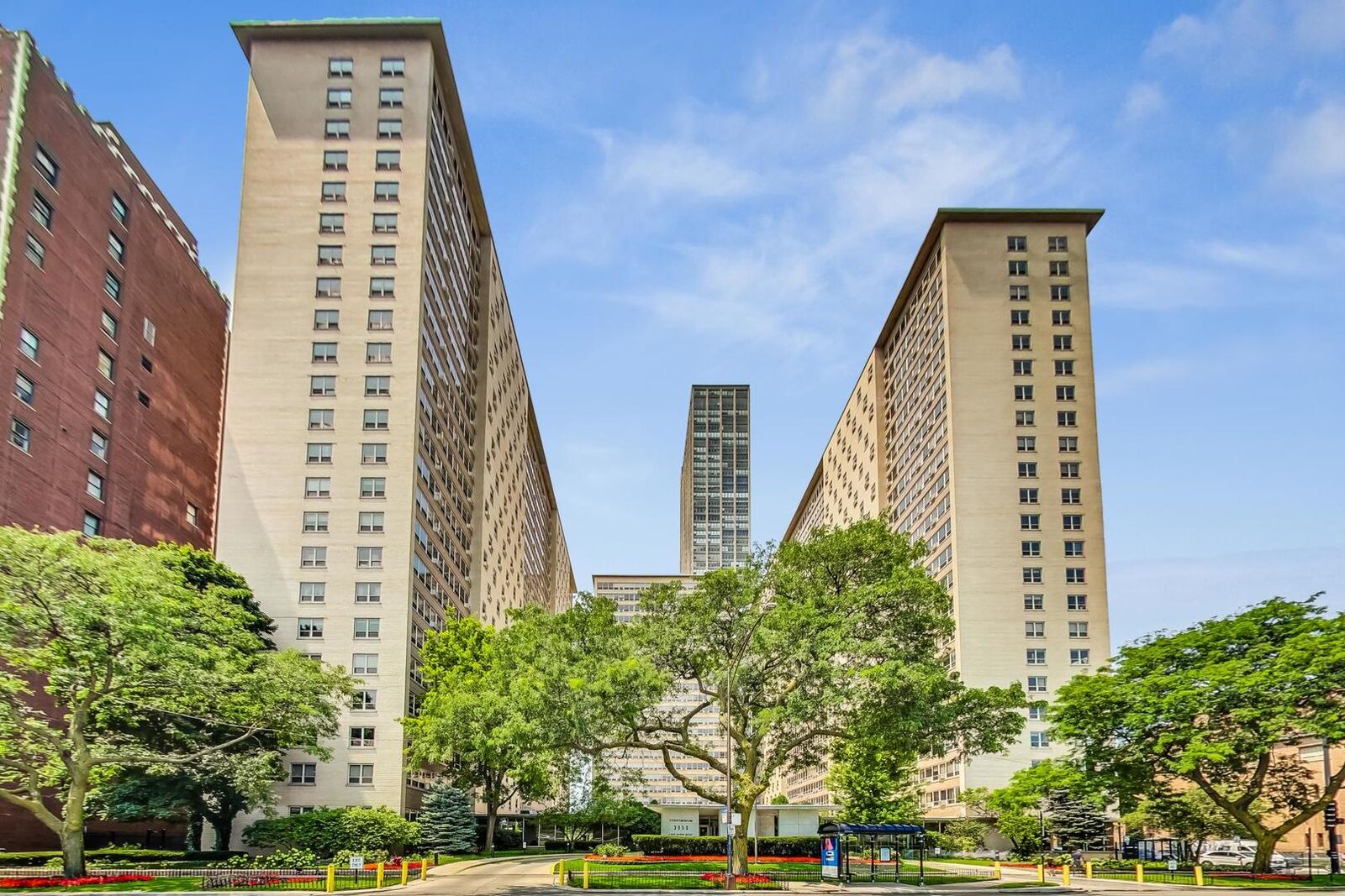 Property Photo: 3950 N Lake Shore Drive 2202 IL 60613