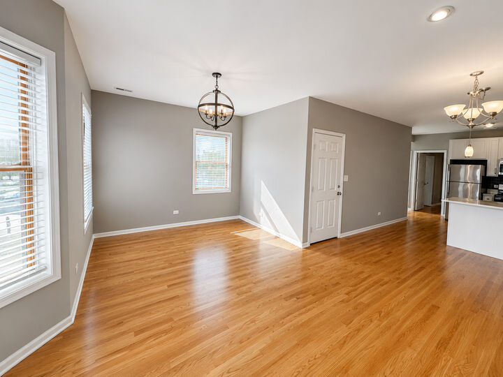 Property Photo:  1966 W Diversey Parkway 2  IL 60614 