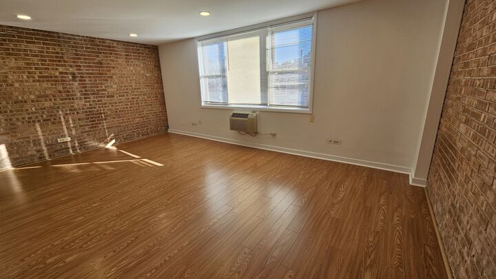 Property Photo: 2250 N Lincoln Avenue 403 IL 60614