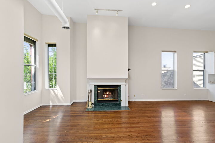 Property Photo:  1710 W Erie Street 301  IL 60622 
