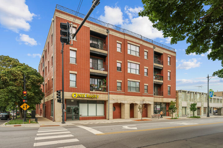 Property Photo: 5300 N Lincoln Avenue 3C IL 60625
